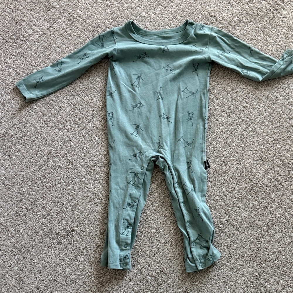 Feather 4 Arrow One Piece